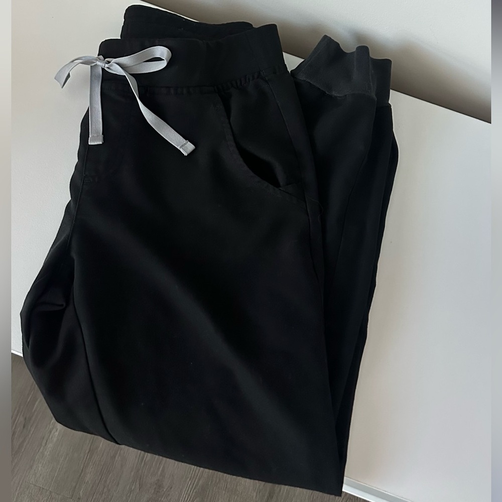 SOLD - Figs Zamora Jogger Scrub Pants Black | Small Petite